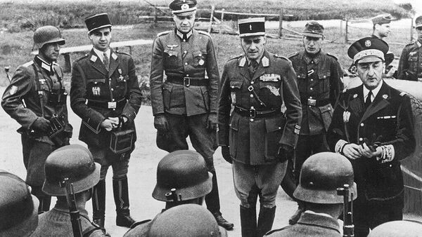 Vichy minister, Fernand de Brinon inspects Legion of French Volunteers Against Bolshevism troops in September 1943. - Sputnik International