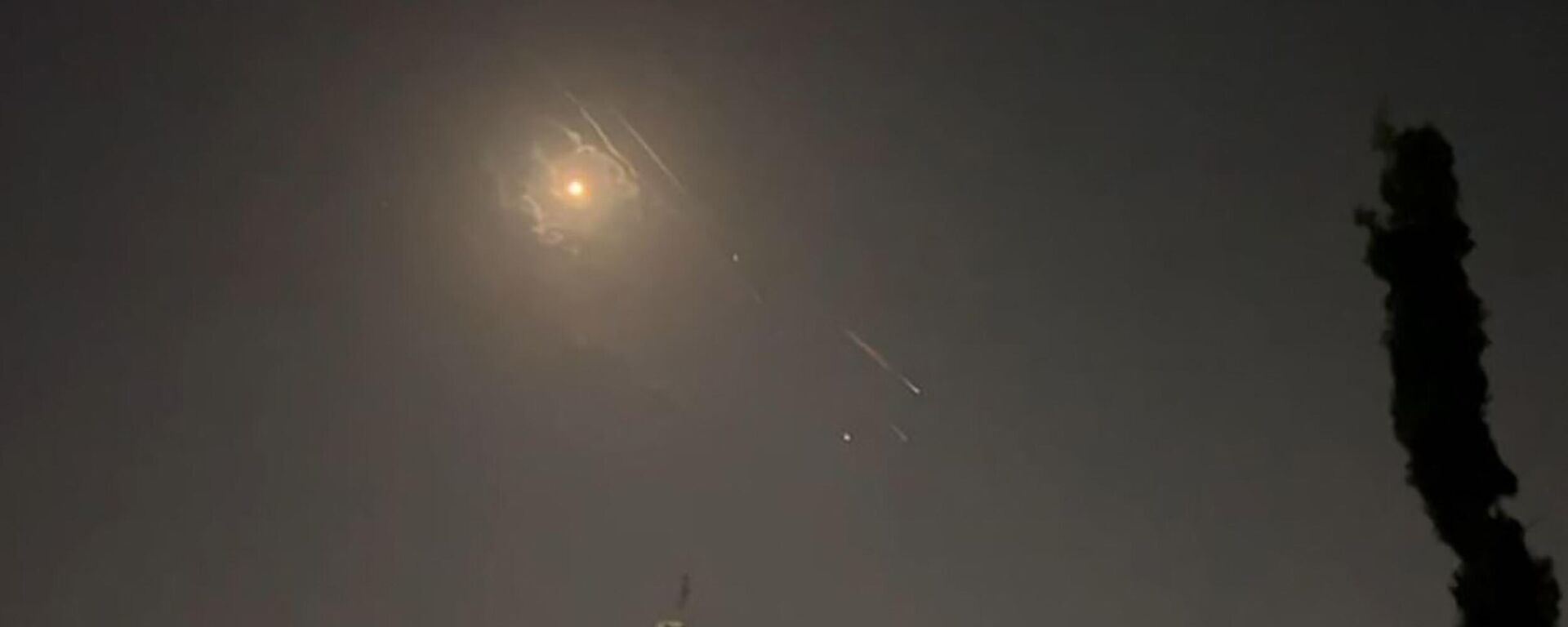 Video grab shows explosions lighting up Jerusalem sky during Iranian attack on Israel.  - Sputnik International, 1920, 14.04.2024