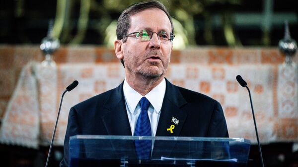 Israeli President Isaac Herzog addresses a speech during an opening ceremony for the National Holocaust Museum, at the Portuguese Synagogue in Amsterdam, on March 10, 2024.  - Sputnik International