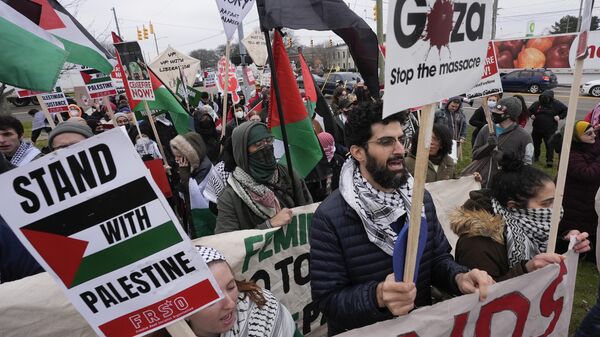 Pro-Palestinian demonstrators march during a visit by President Joe Biden in Warren, Mich., Thursday, Feb. 1, 2024 - Sputnik International