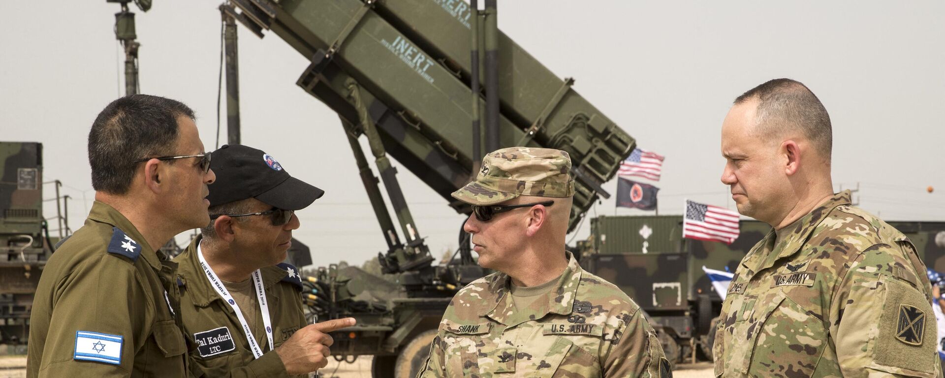 US and Israeli army officers talk in front a US Patriot missile defence system during the Israeli-US military exercise Juniper Cobra at the Hatzor Airforce Base in Israel. File photo. - Sputnik International, 1920, 15.04.2024