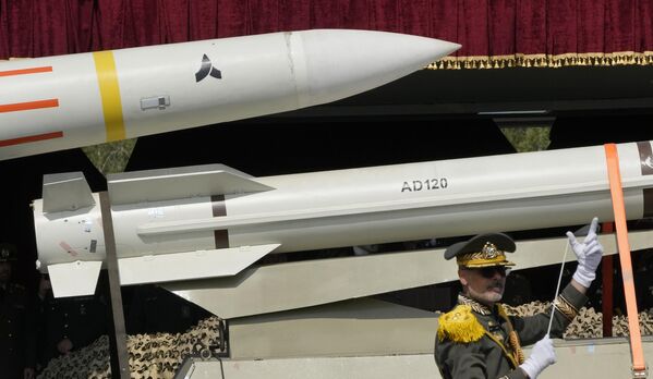 Iranian missiles being demonstrated during the Army Day parade. - Sputnik International