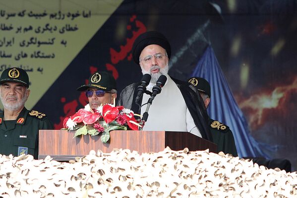 Iran&#x27;s President Ebrahim Raisi addresses the parade&#x27;s audience, alongside high-ranking officials and commanders. - Sputnik International