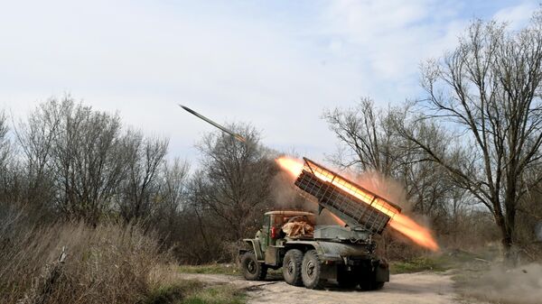 Russian servicemen of the South group of forces fire a BM-21 Grad multiple rocket launcher towards Ukrainian positions amid Russia's military operation in Ukraine, Russia. - Sputnik International