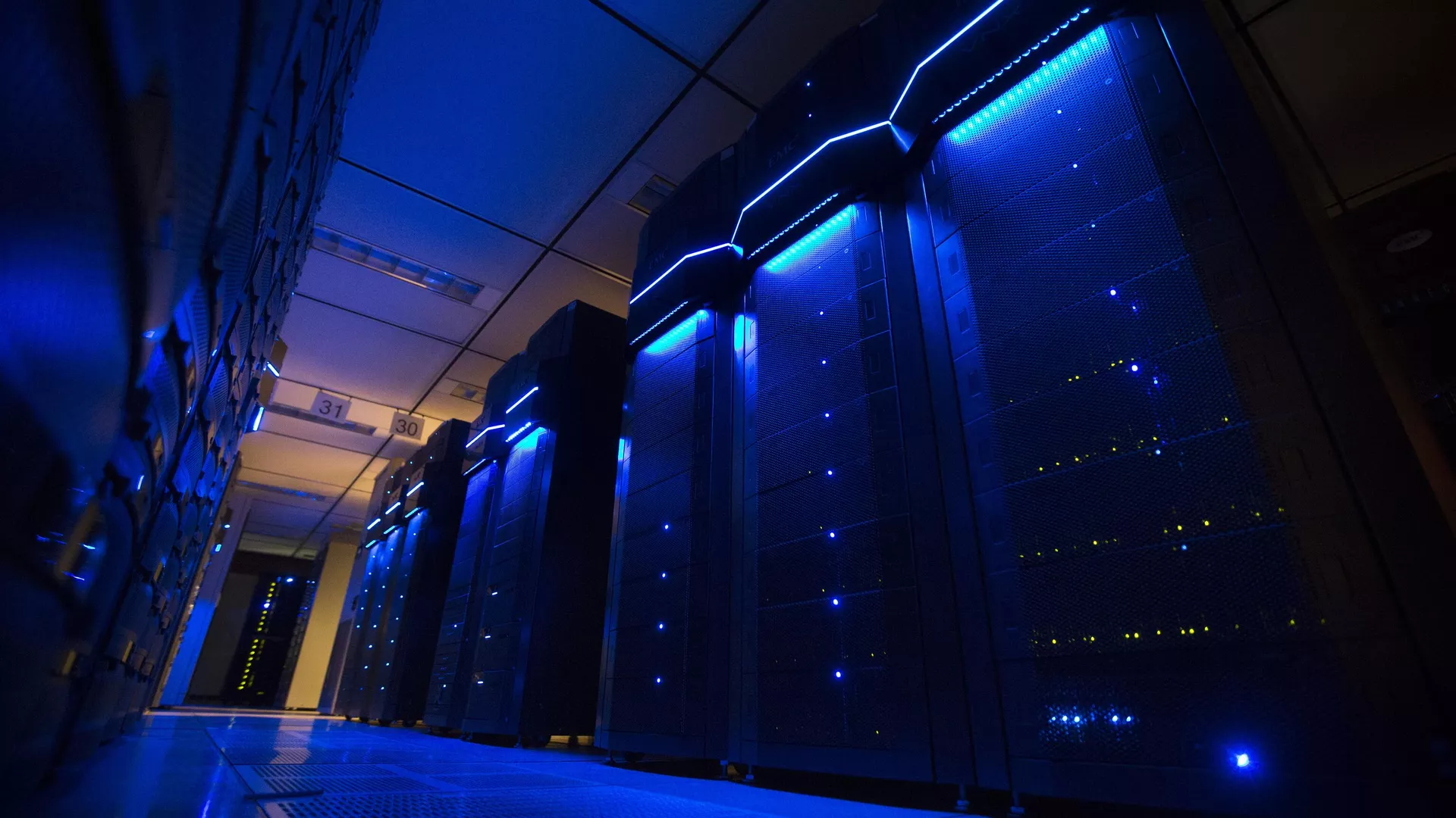 This Wednesday, May 20, 2015 photo shows server banks inside a data center at AEP headquarters in Columbus, Ohio. Like most big utilities, AEP's power plants, substations and other vital equipment are managed by a network that is separated from the company's business software with layers of authentication, and is not accessible via the Internet. Creating that separation, and making sure that separation is maintained, is among the most important things utilities can do to protect the grid's physical assets. (AP Photo/John Minchillo) - Sputnik International, 1920, 21.07.2024