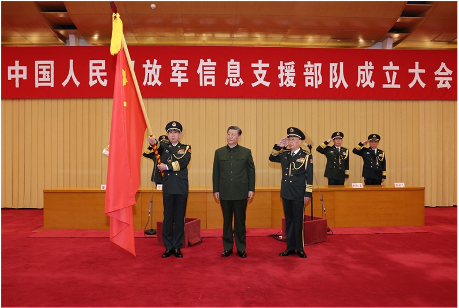 Screenshot of image showing Chinese President Xi Jinping present a flag to the Information Support Force of the Chinese People's Liberation Army (PLA) at its establishment ceremony in Beijing, China, on April 19, 2024.  - Sputnik International, 1920, 20.04.2024