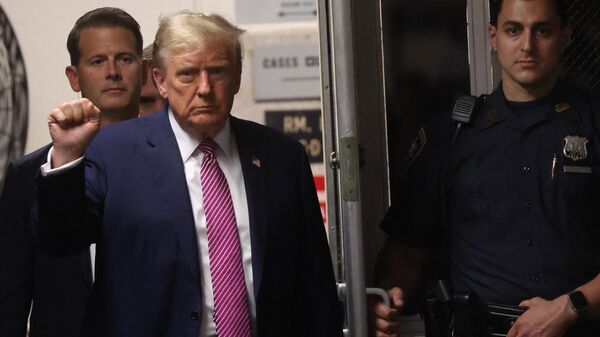Former US President Donald Trump enters Manhattan Criminal Court after a lunch break during his trial for allegedly covering up hush money payments linked to extramarital affairs, in New York City on April 19, 2024.  - Sputnik International