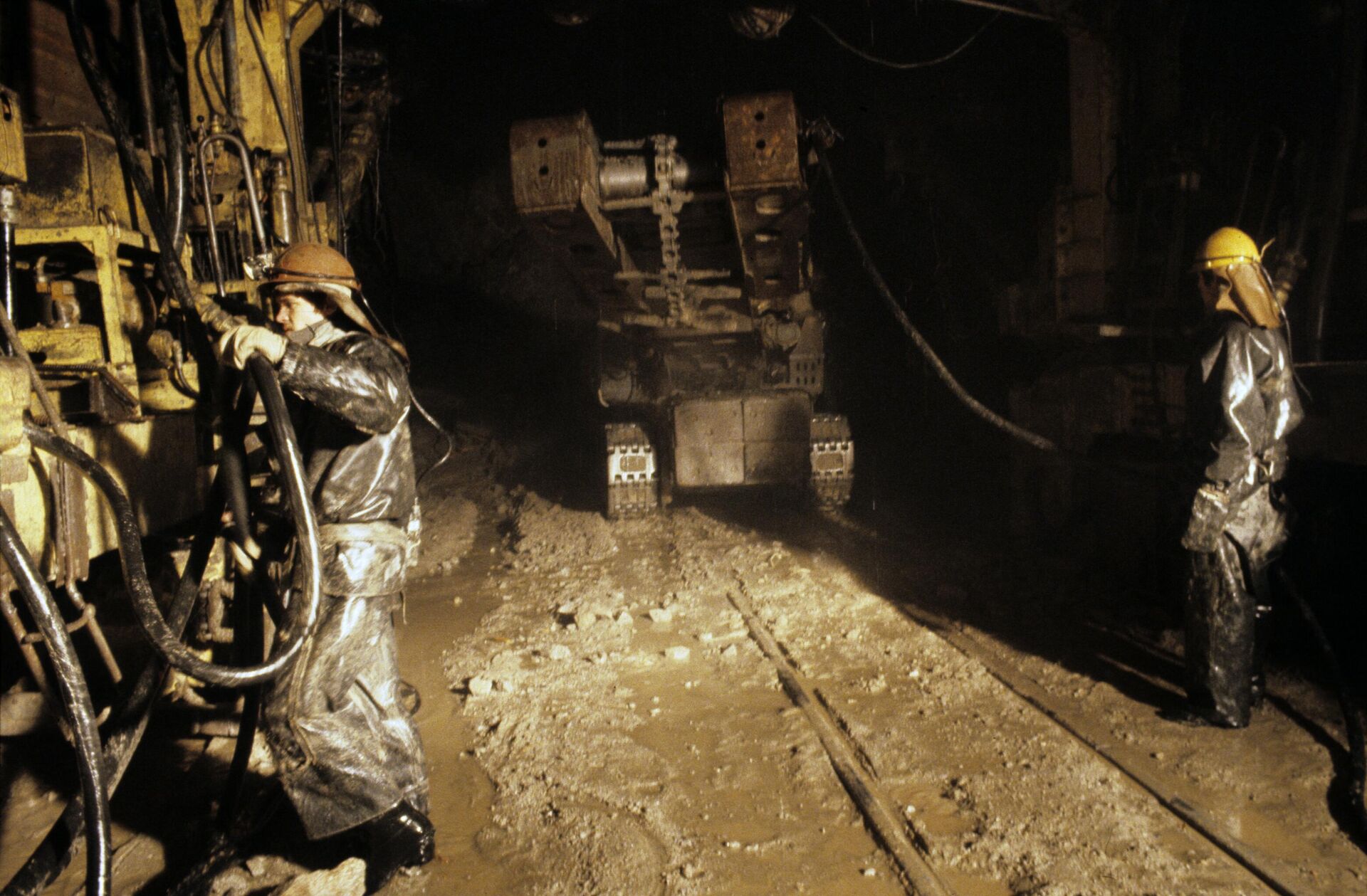 Workers inside the Severomuysk tunnel coal-face. The Baikal-Amur Mainline. - Sputnik International, 1920, 23.04.2024