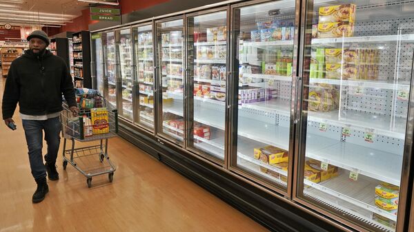 A customer walks past empty shelves at Heinen's Fine Foods store, Thursday, Jan. 13, 2022, in Pepper Pike, Ohio - Sputnik International