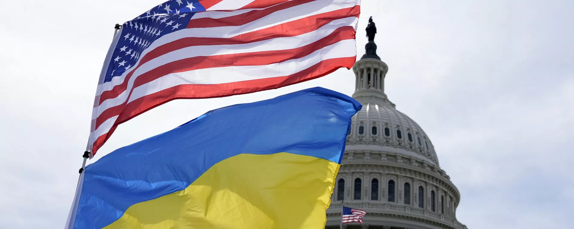 The American and Ukrainian flags wave in the wind outside of the Capitol on Tuesday, April 23, 2024, in Washington. The Senate is moving ahead with $95 billion in war aid to Ukraine, Israel and Taiwan. (AP Photo/Mariam Zuhaib) - Sputnik International, 1920, 28.10.2024