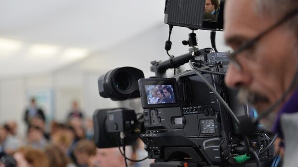 A cameraman at the BRICS and SCO International Media Centre - Sputnik International