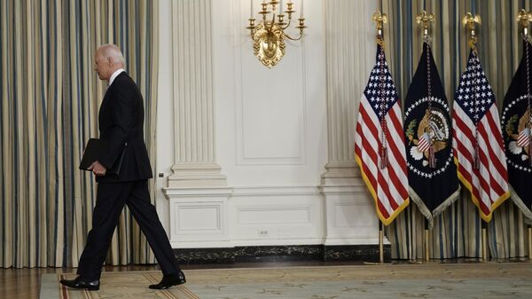 Joe Biden walking - Sputnik International