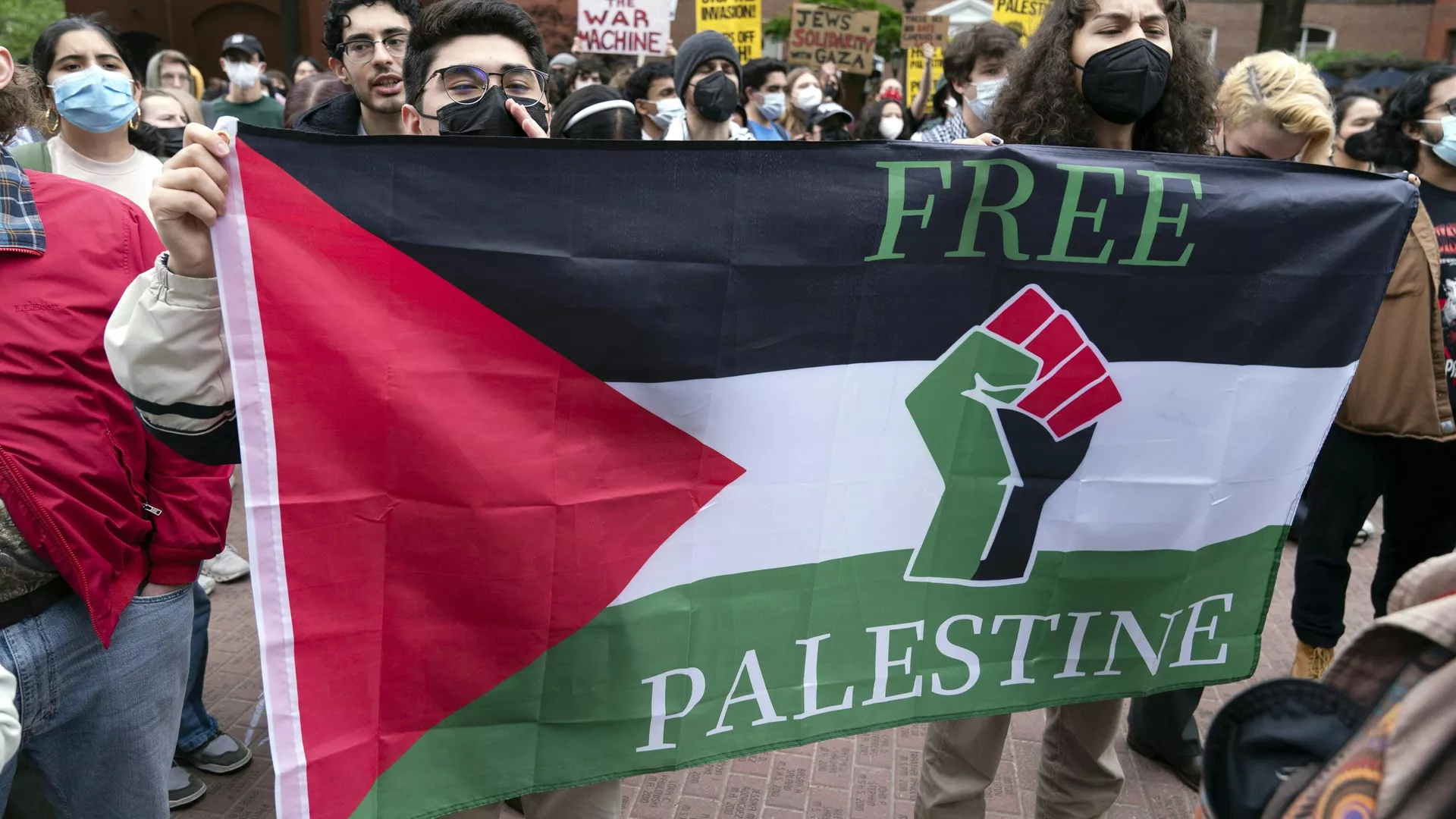 Estudiantes de la Universidad George Washington se manifiestan en el campus durante una protesta en apoyo a los palestinos por la guerra entre Israel y Hamas, el jueves 25 de abril de 2024, en Washington - Sputnik Internacional, 1920, 26.04.2024