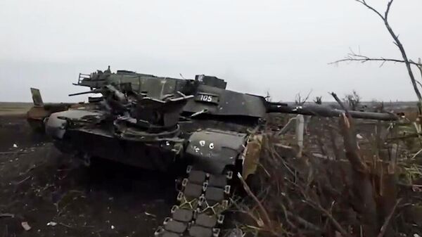In this handout video grab released by the Russian Defence Ministry, a US-made Abrams tank used by the Ukrainian military, which was destroyed during fighting in the Avdeyevka area amid Russia's military operation in Ukraine, is seen in the field in the village of Berdychi, Donetsk People's Republic, Russia - Sputnik International