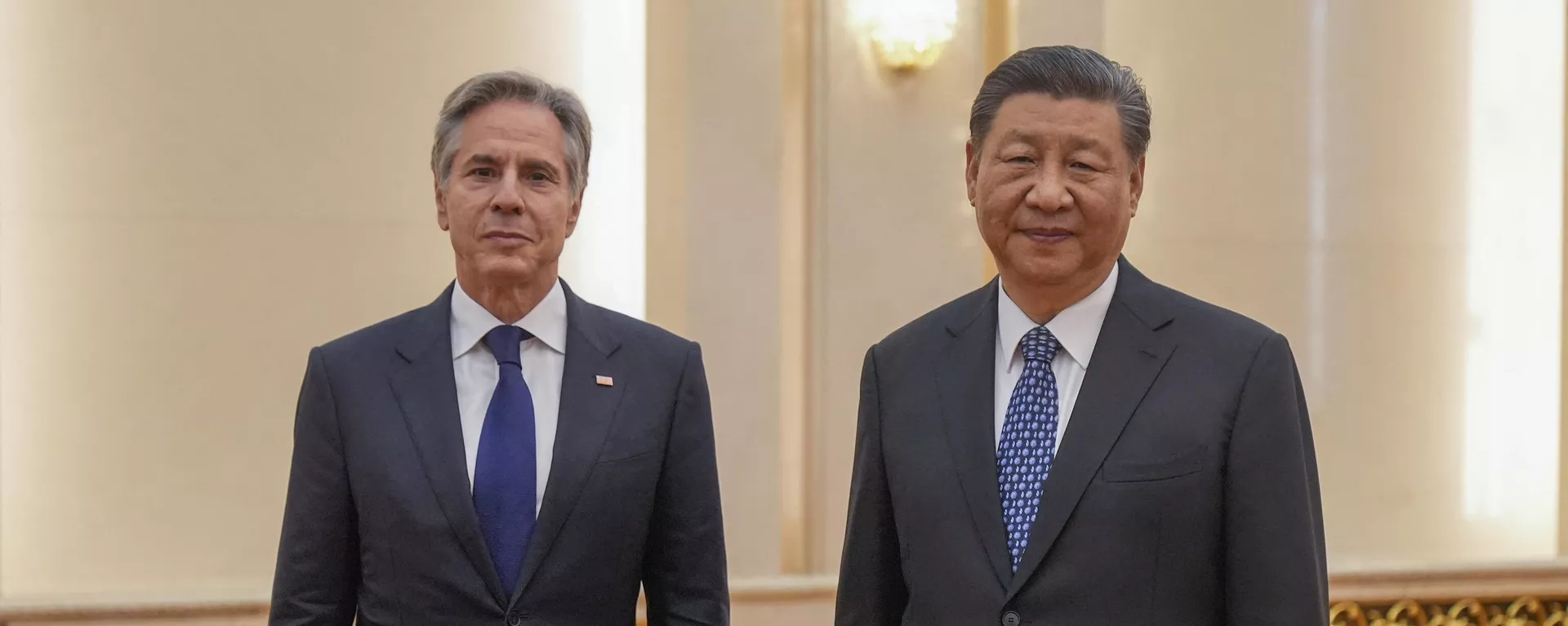 US Secretary of State Antony Blinken (L) meets with China's President Xi Jinping at the Great Hall of the People in Beijing on April 26, 2024. - Sputnik International, 1920, 27.04.2024