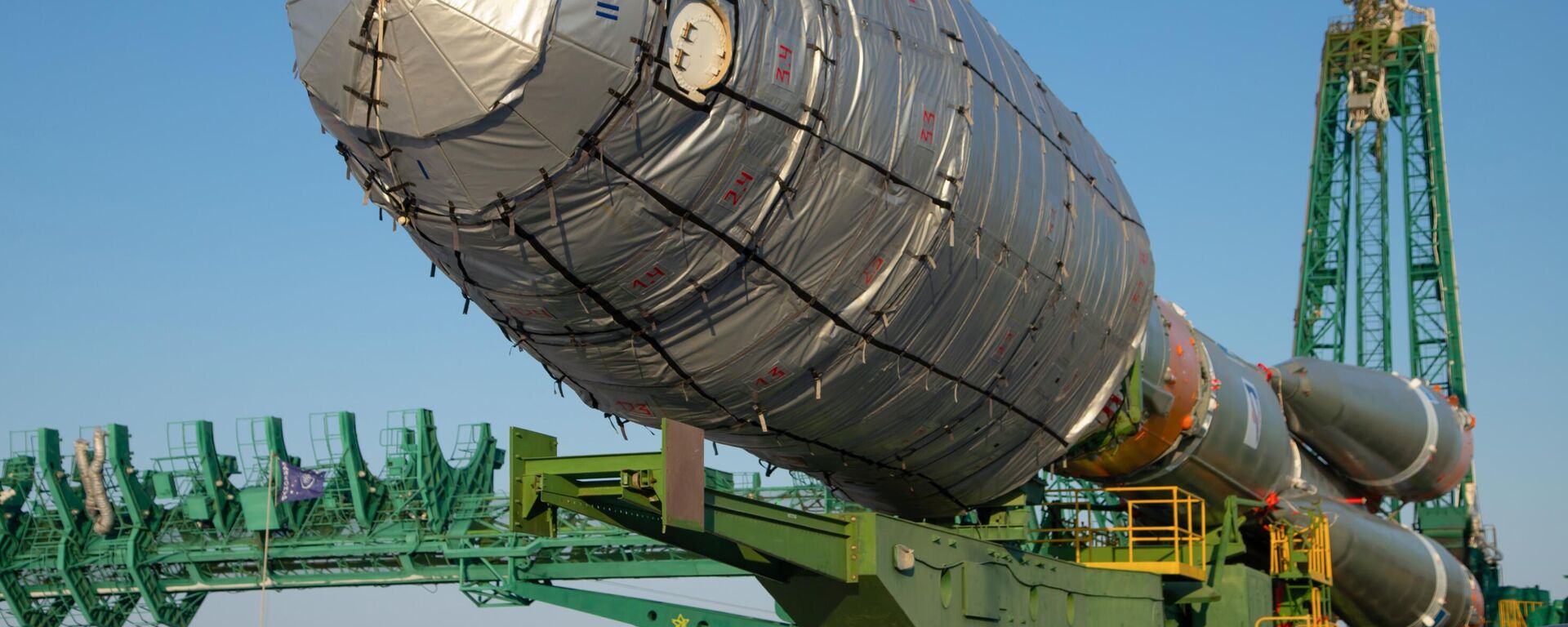Soyuz-2.1b rocket booster with a Fregat upper stage and the first Arktika-M satellite is transported from an assembling hangar to a launchpad ahead of its upcoming launch, at the Baikonur Cosmodrome, Kazakhstan - Sputnik International, 1920, 27.04.2024