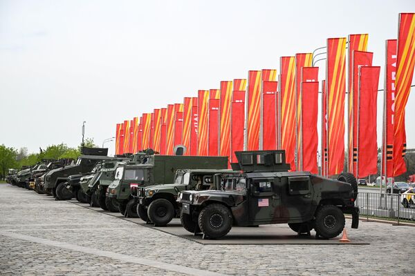 Trophy Ukrainian Leopard, Marder, T-72 and BTR-80 Tanks on Display in ...