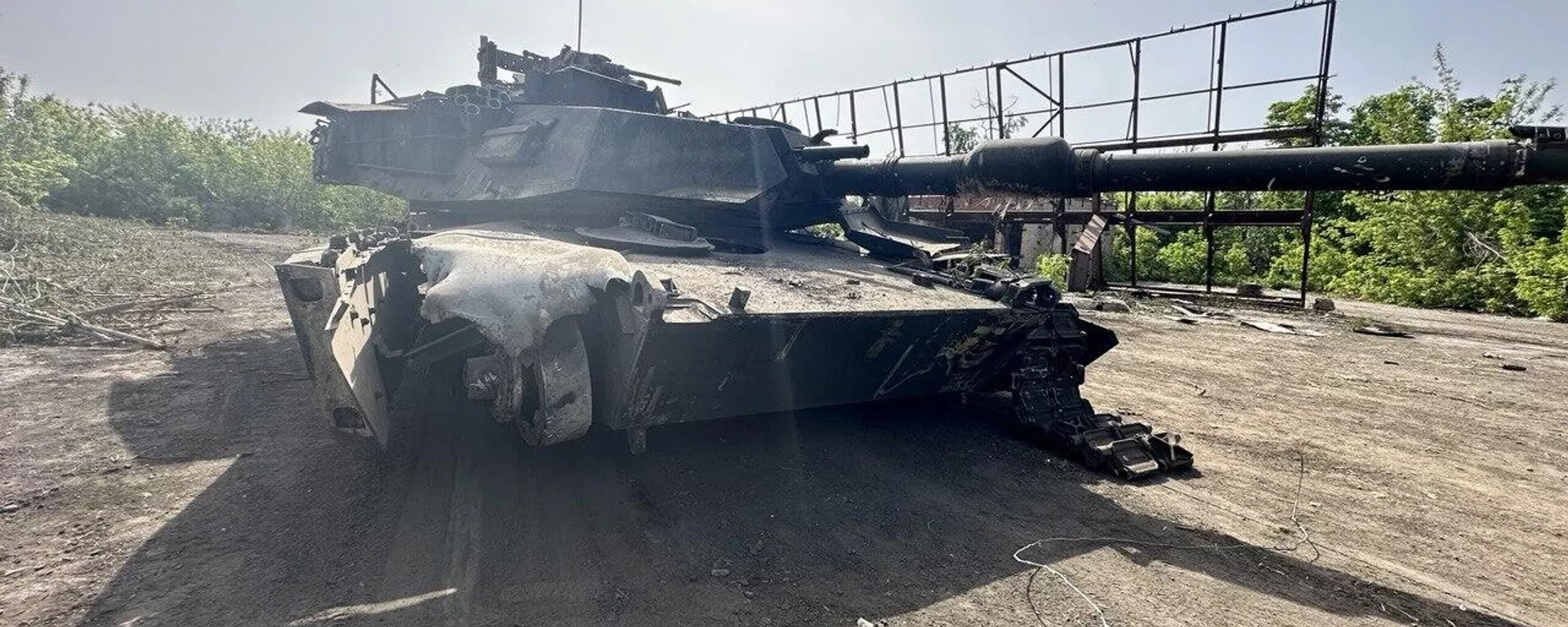 An American Abrams M1 tank destroyed in the special military operation zone - Sputnik International, 1920, 17.12.2024