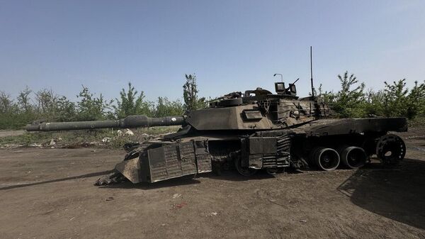 An American Abrams M1 tank destroyed in the special military operation zone - Sputnik International