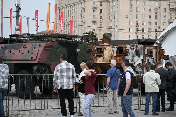 The exhibition of trophy vehicles has attracted hundreds of visitors to Moscow’s Poklonnaya Hill. - Sputnik International