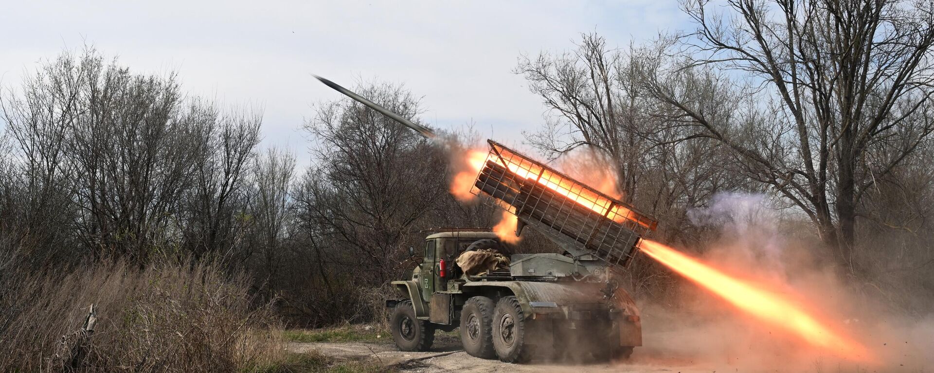 The Grad multiple launch rocket system (MLRS) of the Southern Group of Forces fires at positions of the Ukrainian troops in the zone of a special military operation. - Sputnik International, 1920, 10.05.2024