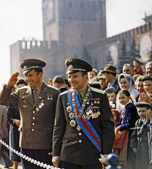 Pilot-cosmonauts, Heroes of the Soviet Union Yuri Gagarin (on the right) and Pavel Popovich on the guest podium during a May Day parade on Red Square in Moscow. - Sputnik International