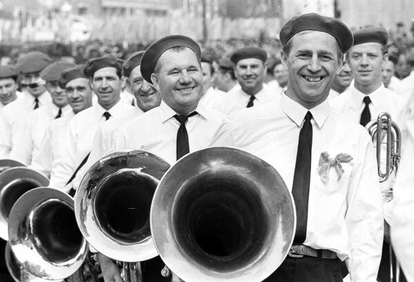 Orchestra musicians march on Red Square as part of celebrations of the International Day of Workers’ Solidarity in Moscow. May 1, 1969. - Sputnik International