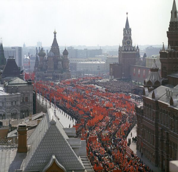 Red Square in Moscow plays host to a demonstration to mark the International Day of Workers’ Solidarity on May 1. - Sputnik International