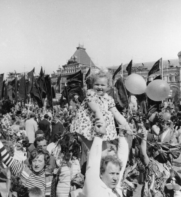 A parade on Red Square during celebrations of the International Day of Workers’ Solidarity on May 1. - Sputnik International