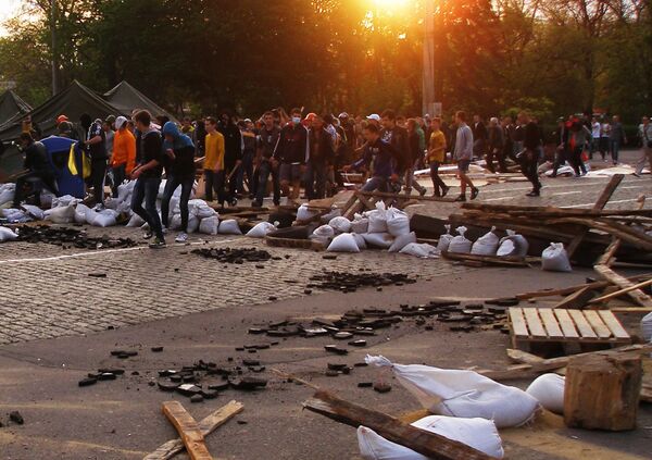 Anti-Maidan activists' camps being destroyed in Odessa's Kulikovo Field - Sputnik International
