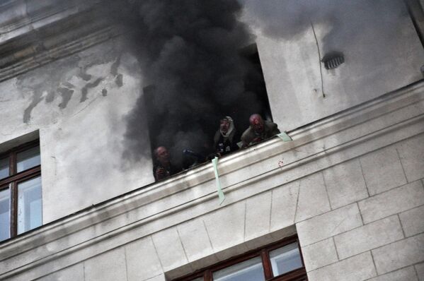 Smoke coming out of the Odessa Trade Unions Building - Sputnik International