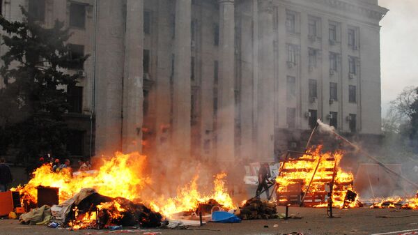 Burning tents of Odessa’s Anti-Maidan activists set up on the Kulikovo Field outside the Trade Unions Building - Sputnik International
