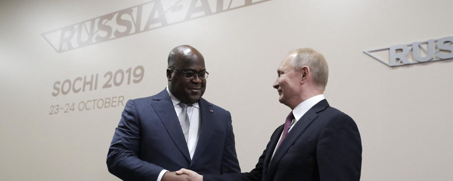 Russian President Vladimir Putin meets with Felix Antoine Tshilombo Tshisekedi, President, Democratic Republic of the Congo, on the sidelines of the 2019 Russia-Africa Summit in Sochi on October 23, 2019 - Sputnik International, 1920, 05.05.2024