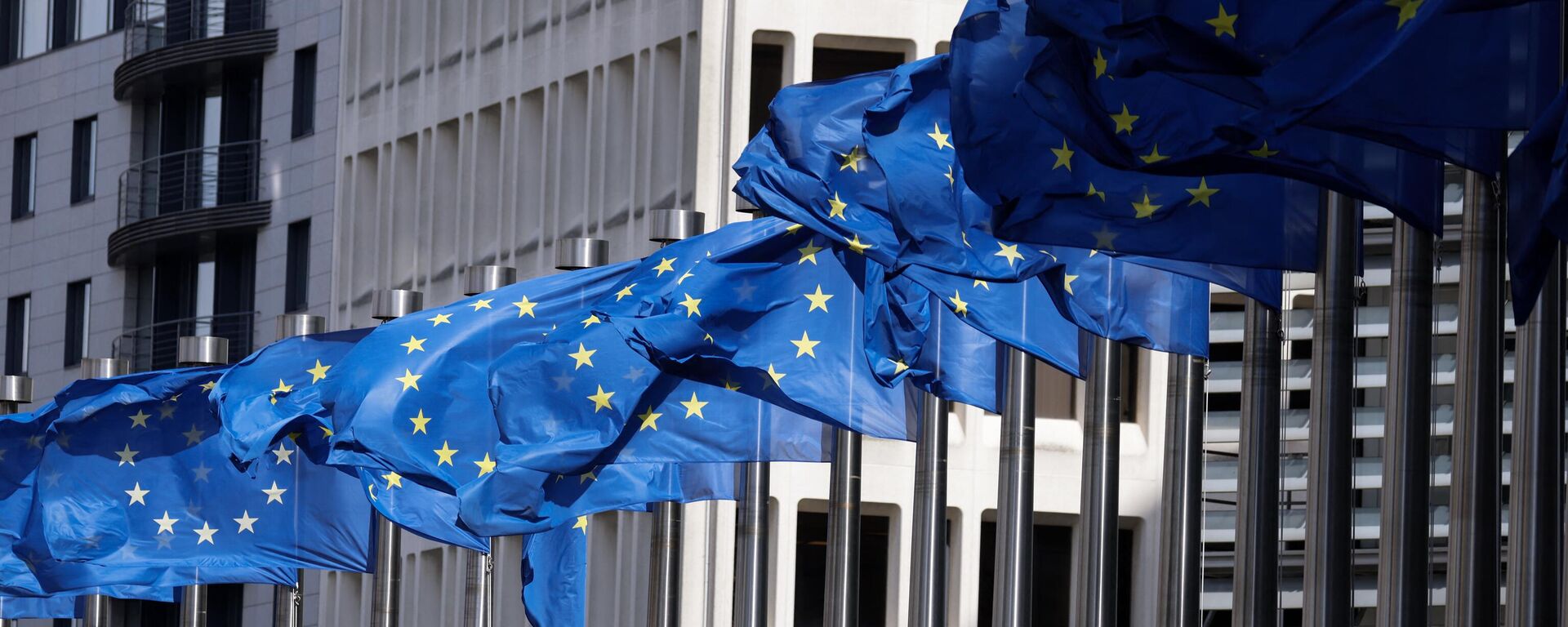 European Union flags fly outside the European Commission building in Brussel on April 12, 2024.  - Sputnik International, 1920, 28.05.2024