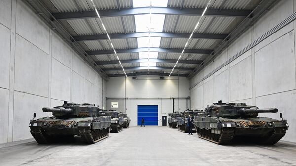 Leopard 2 tanks are pictured at a production line. - Sputnik International