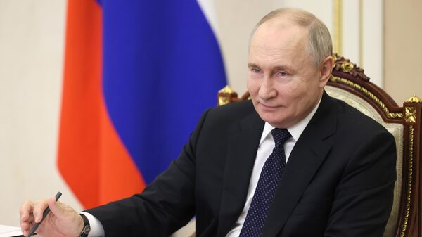 Russian President Vladimir Putin holds a meeting with Sakhalin Region Governor Valery Limarenko
 - Sputnik International