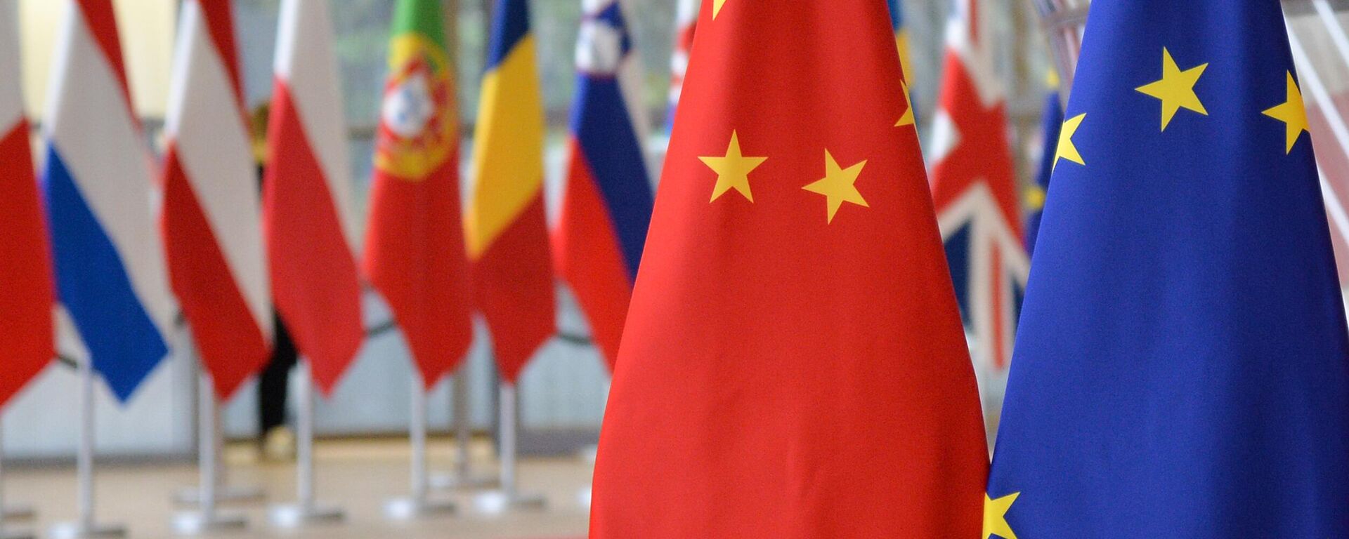 European Union and Chinese flags are pictured during an annual EU-China summit in Brussels, Belgium - Sputnik International, 1920, 06.05.2024
