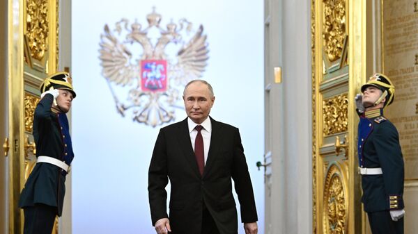 Russian President Vladimir Putin walks before his inauguration ceremony - Sputnik International