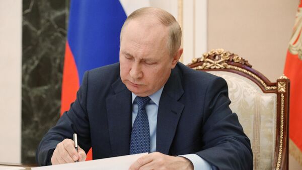 Putin Signs Decree on Compensation for US Damage to Russia, Central Bank