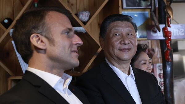Chinese President Xi Jinping, right, watches French President Emmanuel Macron in a restaurant, Tuesday, May 7, 2024 at the Tourmalet pass, in the Pyrenees mountains. French president is hosting China's leader at a remote mountain pass in the Pyrenees for private meetings, after a high-stakes state visit in Paris dominated by trade disputes and Russia's war in Ukraine. French President Emmanuel Macron made a point of inviting Chinese President Xi Jinping to the Tourmalet Pass near the Spanish border, where Macron spent time as a child visiting his grandmother. (AP Photo/Aurelien Morissard, Pool) - Sputnik International