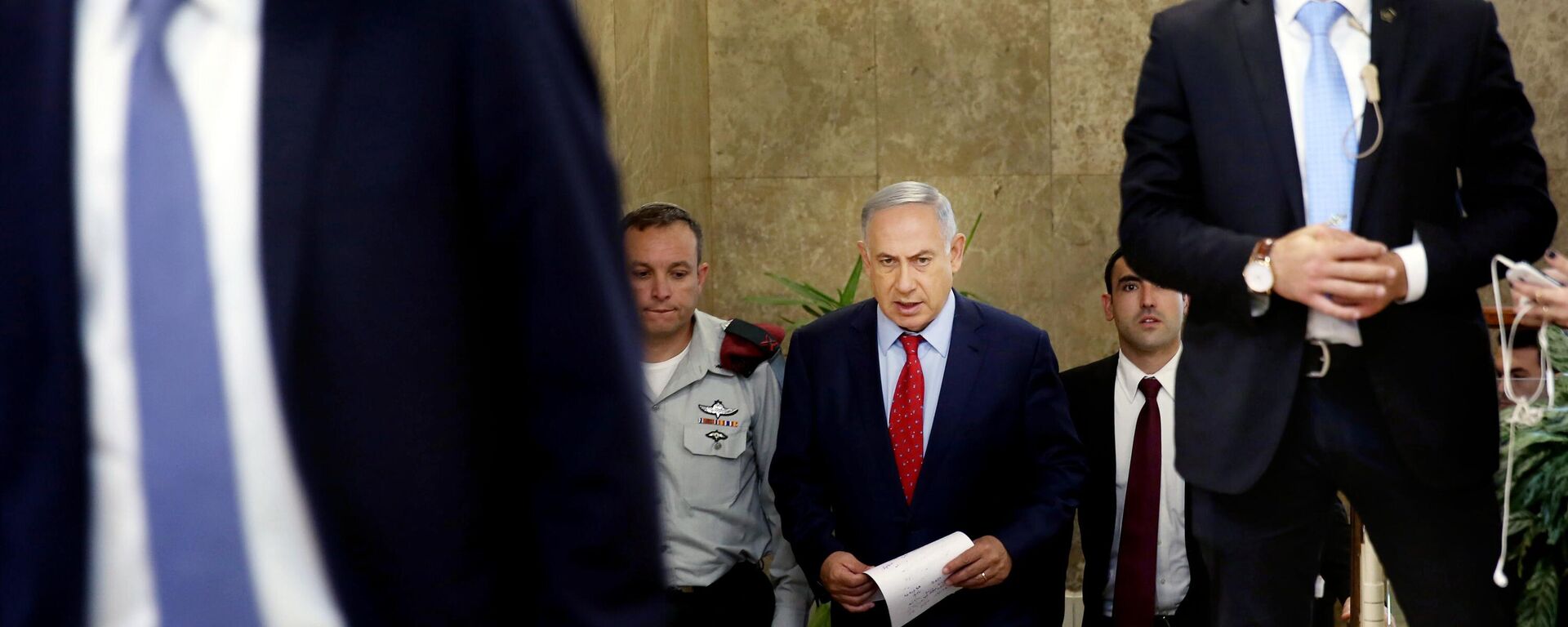 Israeli Prime Minister Benjamin Netanyahu arrives to chair the weekly cabinet meeting in Jerusalem, Sunday, April 10, 2016 - Sputnik International, 1920, 22.05.2024