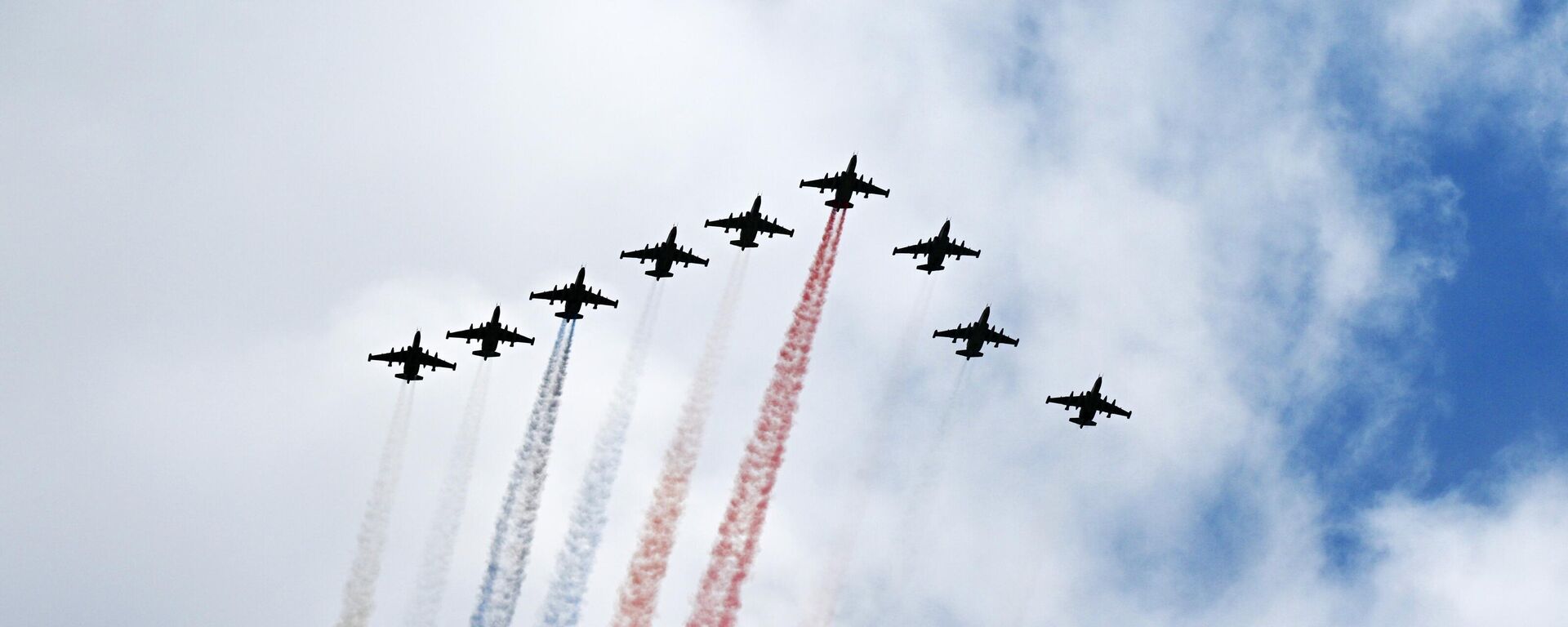 Russian Su-25 jet aircrafts release smoke in the colours of the Russian national flag during a military parade on Victory Day, which marks the 79th anniversary of the victory over Nazi Germany in World War Two, in Red Square in Moscow, Russia - Sputnik International, 1920, 06.05.2025
