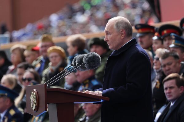 Putin speaks at the military parade in Moscow. - Sputnik International