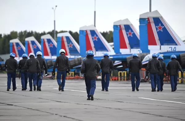 Su-30SM fighters of the Russian Air Force's aerobatic team the Russkiye Vityazi (Russian Knights) before the start of the airborne part of the parade. - Sputnik International