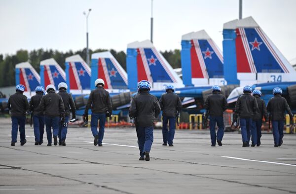 Su-30SM fighters of the Russian Air Force&#x27;s aerobatic team the Russkiye Vityazi (Russian Knights) before the start of the airborne part of the parade. - Sputnik International