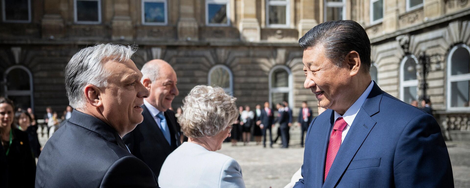 Chinese President Xi Jinping (R) shakes hands with Hungarian Prime Minister Viktor Orban (L) prior to a welcoming ceremony in Buda Castle of Budapest, Hungary on May 9, 2024. - Sputnik International, 1920, 10.05.2024
