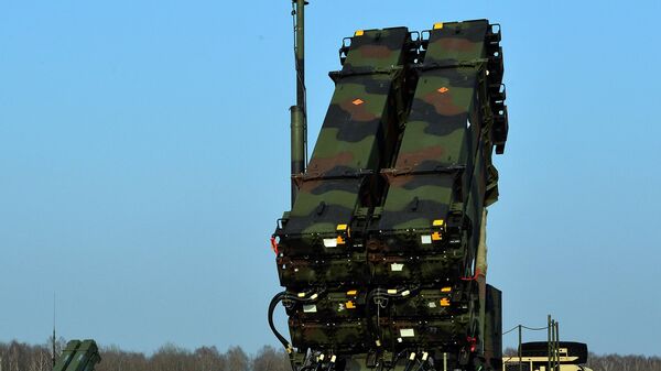 US troops from the 5th Battalion of the 7th Air Defense Regiment place a launching station of the Patriot air and missile defense system at a test range in Sochaczew, Poland, on  March 21, 2015. - Sputnik International