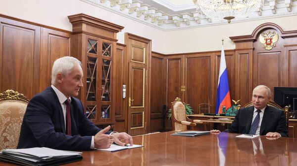 Russian President Vladimir Putin, right, meets with Russian First Deputy Prime Minister Andrei Belousov at Moscow's Kremlin - Sputnik International