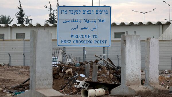 This photograph taken on January 3, 2024 shows a board at the Erez border crossing between southern Israel and the Gaza Strip after the attacks by Hamas movement on October 7 - Sputnik International