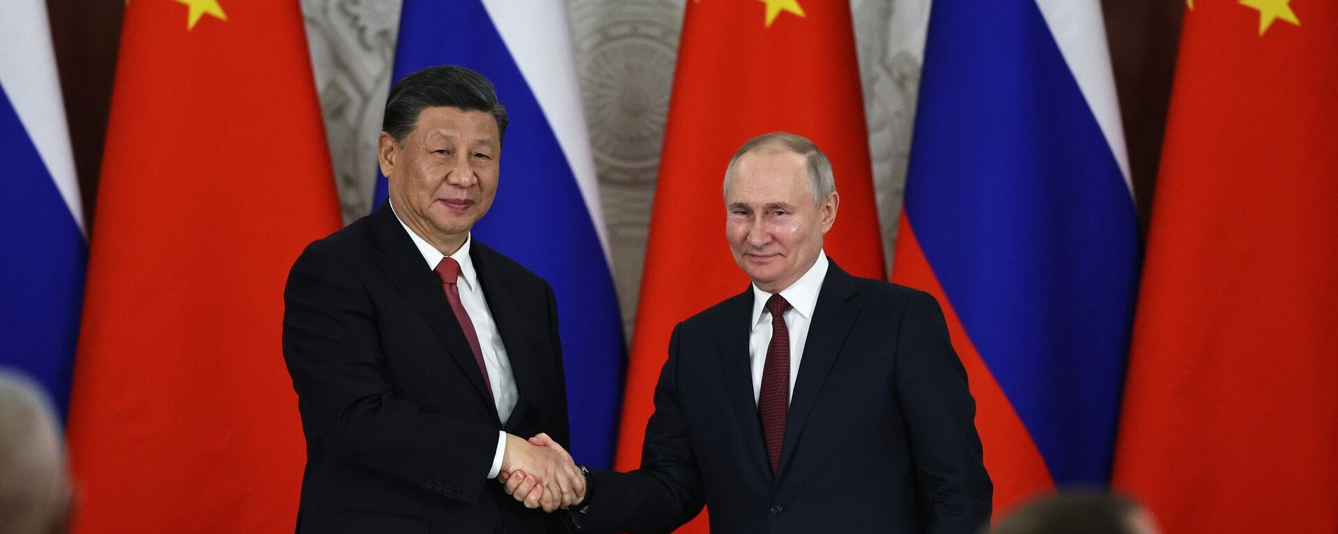 Russian President Vladimir Putin, right, and Chinese President Xi Jinping shake hands after speaking to the media during a signing ceremony following their talks at The Grand Kremlin Palace, in Moscow, Russia, March 21, 2023 - Sputnik International, 1920, 14.05.2024